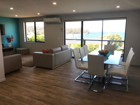 Self Contained Beach View Apartment - Accommodation Newcastle 5