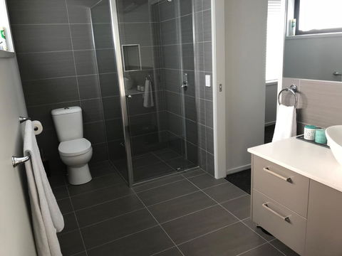 Self Contained Beach View Apartment - Accommodation Newcastle 10