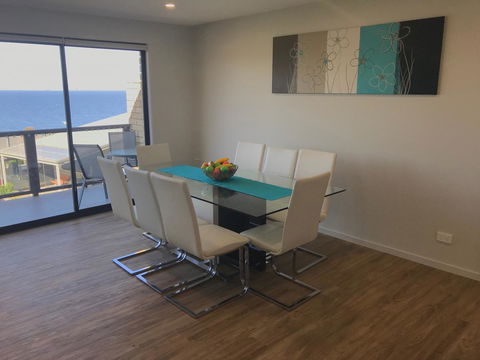 Self Contained Beach View Apartment - Accommodation Newcastle 3