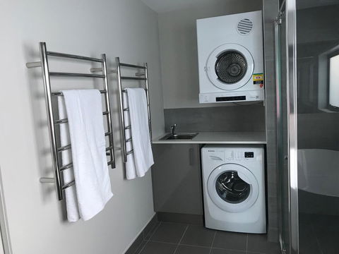 Self Contained Beach View Apartment - Accommodation Newcastle 14