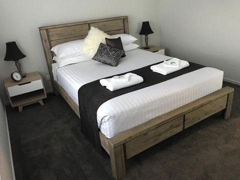Self Contained Beach View Apartment - Accommodation Newcastle 8
