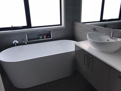 Self Contained Beach View Apartment - Accommodation Newcastle 9