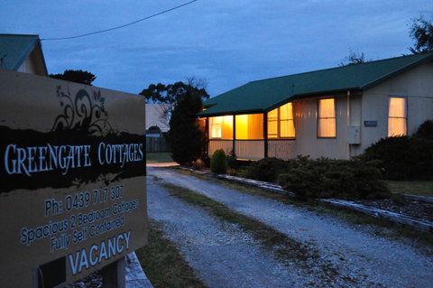 GreenGate Cottages - Accommodation Newcastle 4