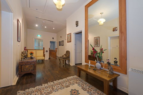 Edinburgh Gallery Bed & Breakfast - Accommodation Newcastle 4