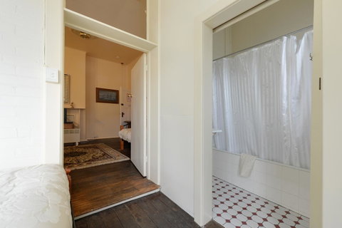 Edinburgh Gallery Bed & Breakfast - Accommodation Newcastle 33