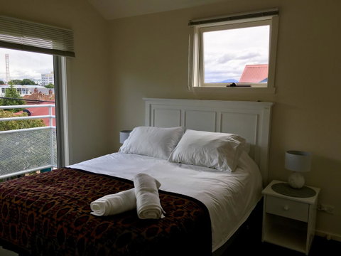 4 At 8 Townhouse Newcastle St - Accommodation Newcastle 1