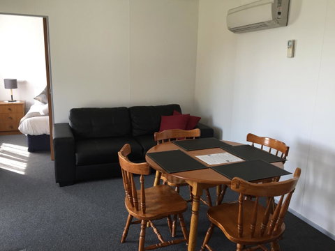 Regatta Point Tavern & Holiday Villas - Accommodation Newcastle 18