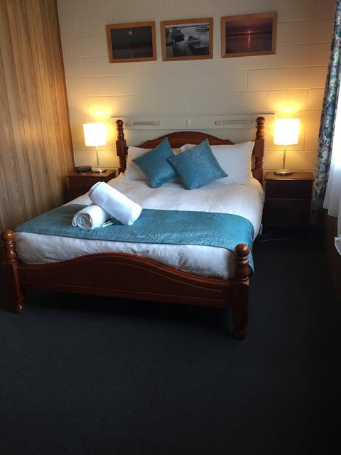 Regatta Point Tavern & Holiday Villas - Accommodation Newcastle 7