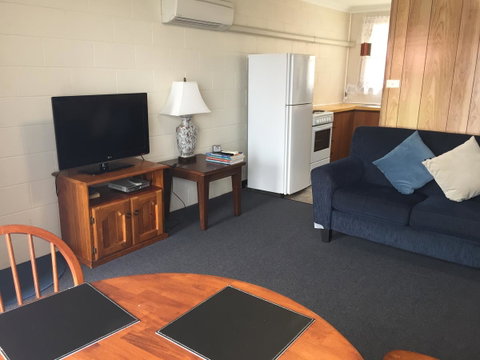 Regatta Point Tavern & Holiday Villas - Accommodation Newcastle 5