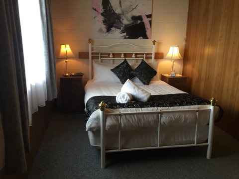 Regatta Point Tavern & Holiday Villas - Accommodation Newcastle 14