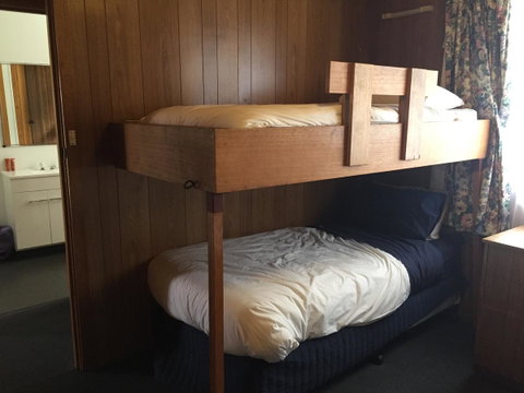 Regatta Point Tavern & Holiday Villas - Accommodation Newcastle 4