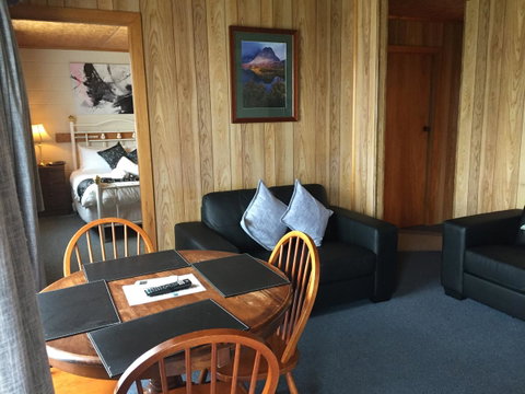 Regatta Point Tavern & Holiday Villas - Accommodation Newcastle 13