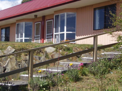 Regatta Point Tavern & Holiday Villas - Accommodation Newcastle 2