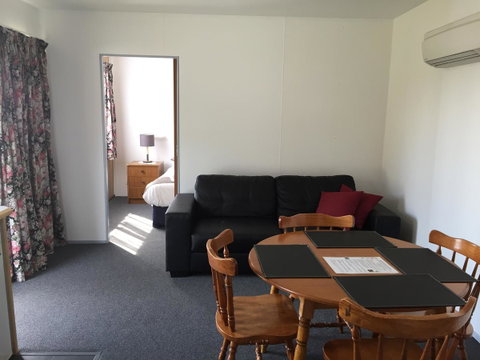 Regatta Point Tavern & Holiday Villas - Accommodation Newcastle 22