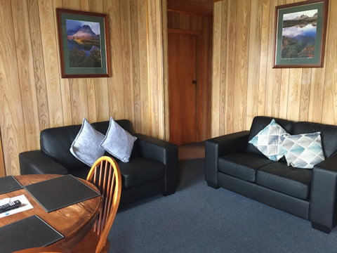 Regatta Point Tavern & Holiday Villas - Accommodation Newcastle 11