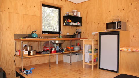 BAY OF FIRES ECO HUT Off Grid Experience At Binalong Bay - Accommodation Newcastle 9