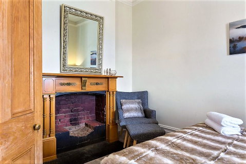 WEST NEST | Classic 3BR Hobart Terrace BEST Location, View, Close To City - Accommodation Newcastle 10