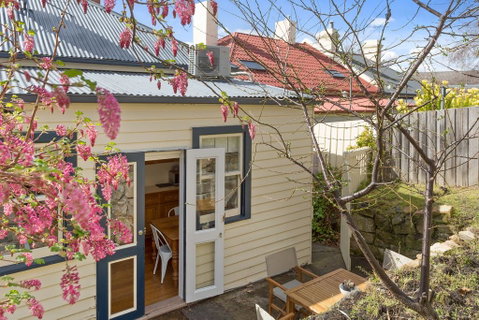 WEST NEST | Classic 3BR Hobart Terrace BEST Location, View, Close To City - Accommodation Newcastle 19