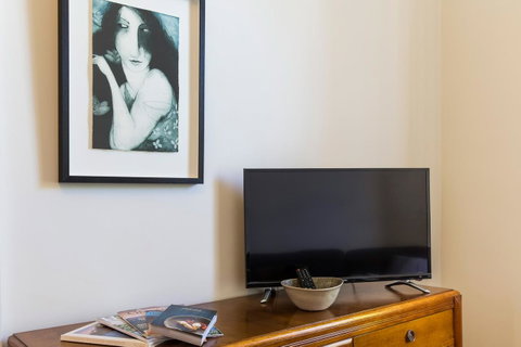 WEST NEST | Classic 3BR Hobart Terrace BEST Location, View, Close To City - Accommodation Newcastle 23