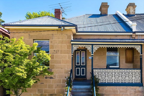 WEST NEST | Classic 3BR Hobart Terrace BEST Location, View, Close To City - Accommodation Newcastle 0