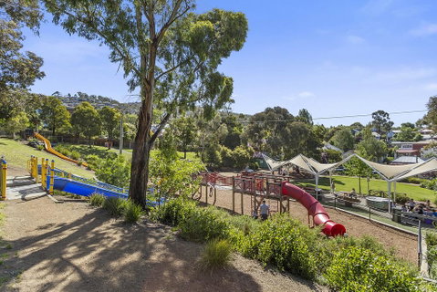WEST NEST | Classic 3BR Hobart Terrace BEST Location, View, Close To City - Accommodation Newcastle 29