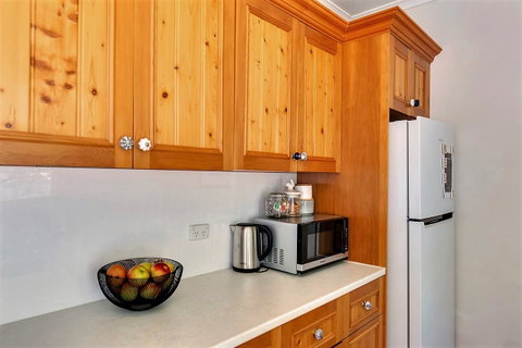 WEST NEST | Classic 3BR Hobart Terrace BEST Location, View, Close To City - Accommodation Newcastle 6