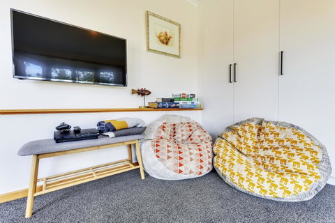 WEST NEST | Classic 3BR Hobart Terrace BEST Location, View, Close To City - Accommodation Newcastle 15