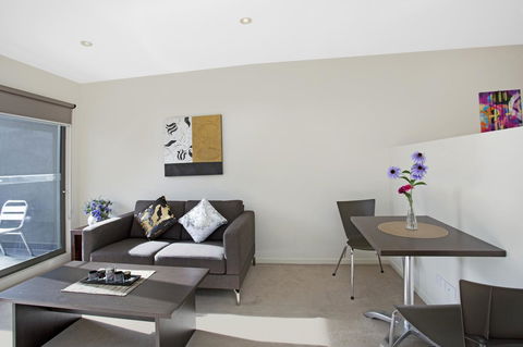Astra Apartments Glen Waverley @Springvale RD - Accommodation Newcastle 9