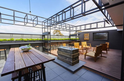 Mornington Hotel - Accommodation Newcastle 6