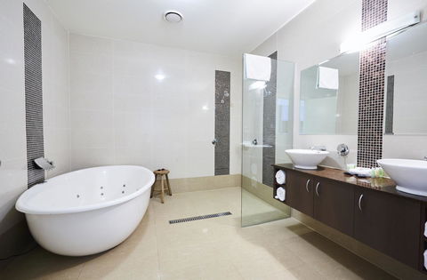 Mornington Hotel - Accommodation Newcastle 1