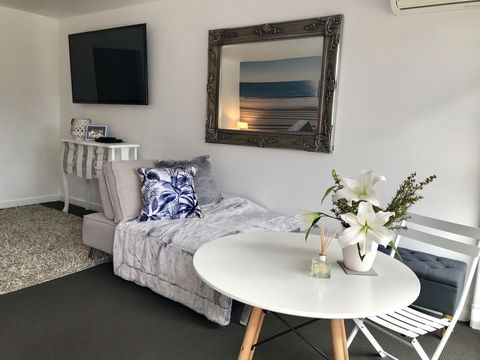 Lorne World - Accommodation Newcastle 4