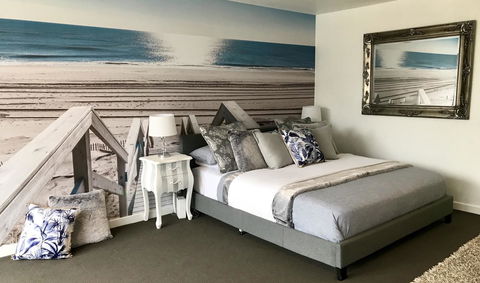Lorne World - Accommodation Newcastle 12