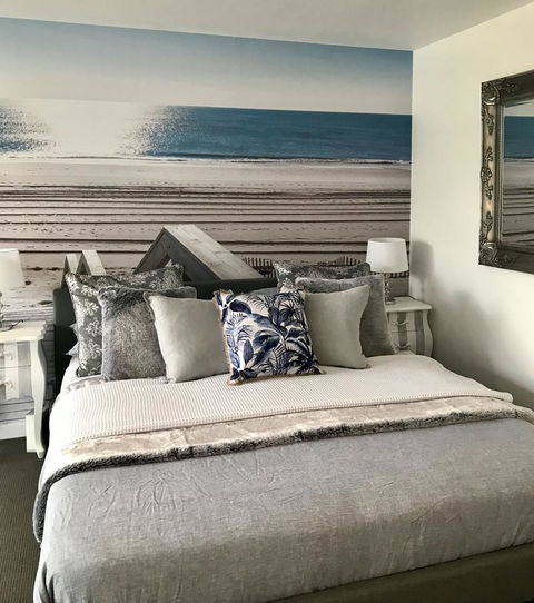 Lorne World - Accommodation Newcastle 10