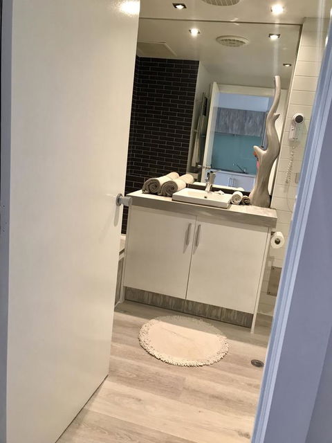 Lorne World - Accommodation Newcastle 6