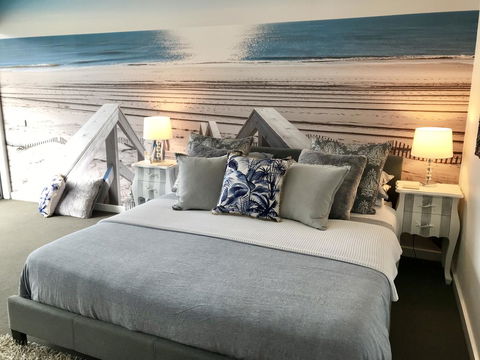 Lorne World - Accommodation Newcastle 3