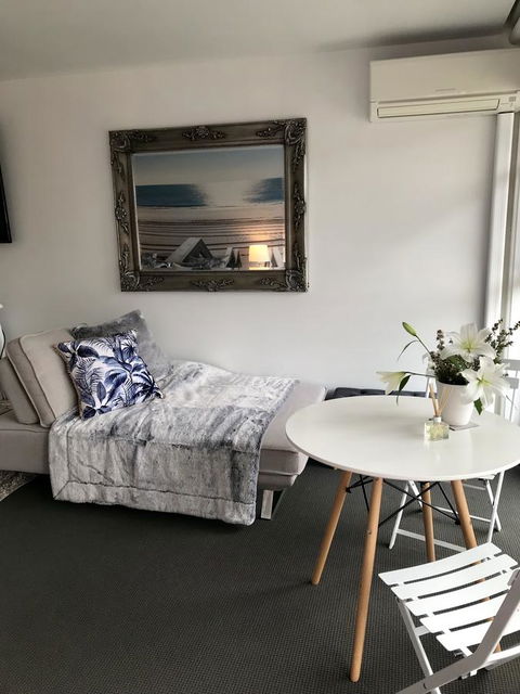 Lorne World - Accommodation Newcastle 8