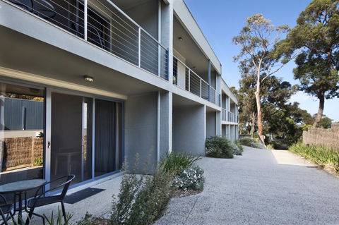 Lorne Surf Apartments - Accommodation Newcastle 0