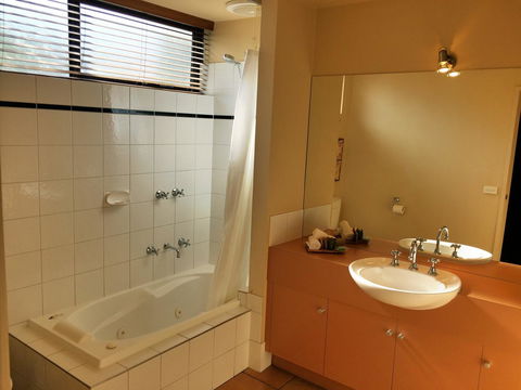 Lorne Surf Apartments - Accommodation Newcastle 24