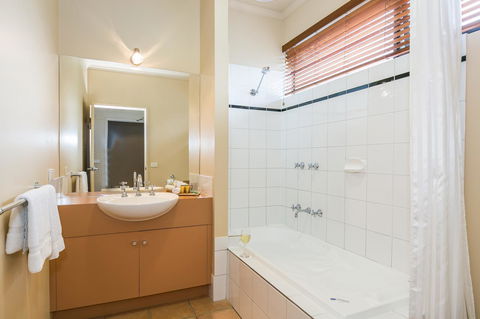 Lorne Surf Apartments - Accommodation Newcastle 25