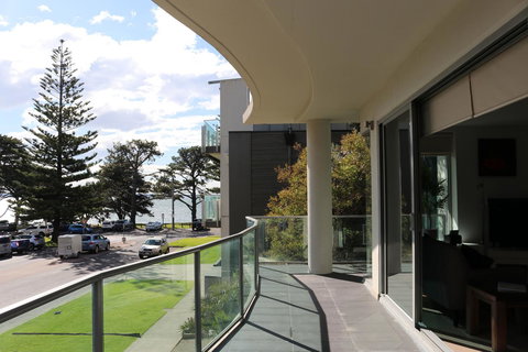 130 At The Waves - Accommodation Newcastle 21