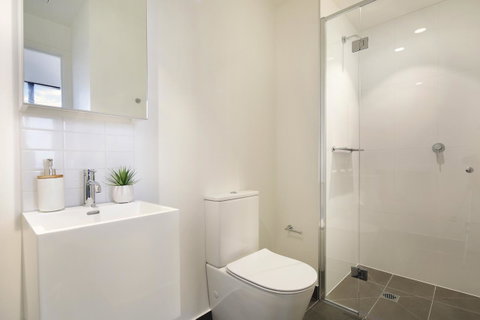 Experience Platinum Hotel Apartments - Accommodation Newcastle 27