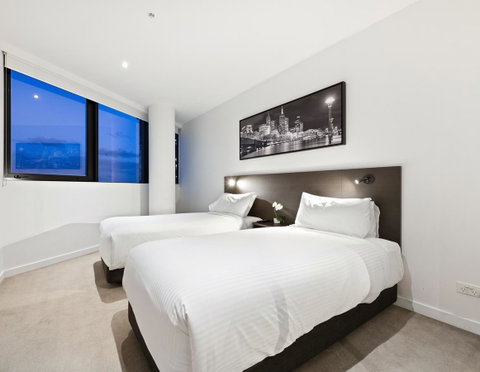 Experience Platinum Hotel Apartments - Accommodation Newcastle 6
