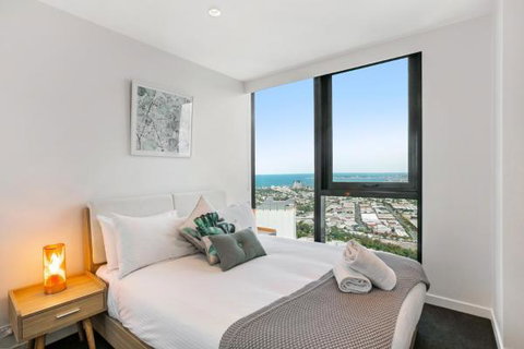 Experience Platinum Hotel Apartments - Accommodation Newcastle 11