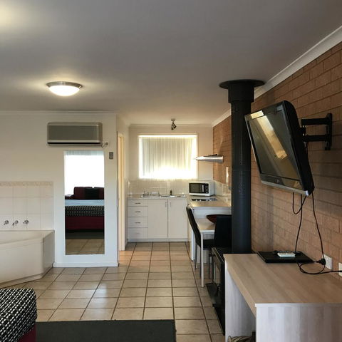 Beachcomber Motel & Apartments - Accommodation Newcastle 5