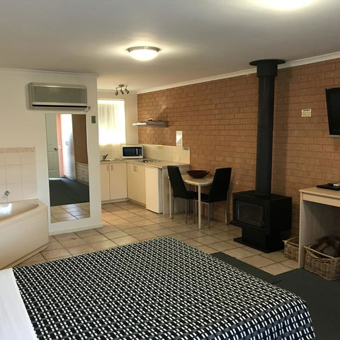 Beachcomber Motel & Apartments - Accommodation Newcastle 6