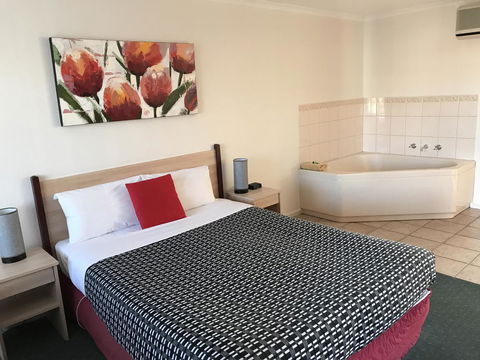 Beachcomber Motel & Apartments - Accommodation Newcastle 0
