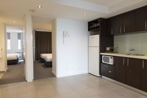 The Dolphin Apartments - Accommodation Newcastle 2