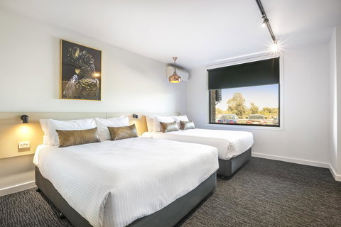 Nightcap At The Cheeky Squire - Accommodation Newcastle 19