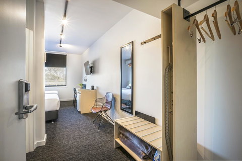 Nightcap At The Cheeky Squire - Accommodation Newcastle 3