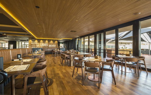 Nightcap At The Cheeky Squire - Accommodation Newcastle 27